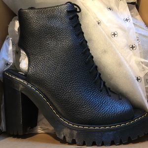 Dr. Martens - Carmelita Sandal Size US 10 / UK 8